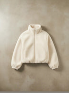 Polerón cozyvibe de chiporro teddy color albaricoque con cuello alto y cierre frontal, estilo oversize casual.