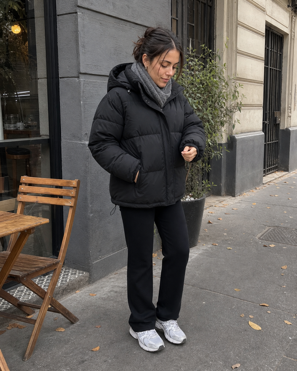 Chaqueta puffer negra oversize, look de calle mujer