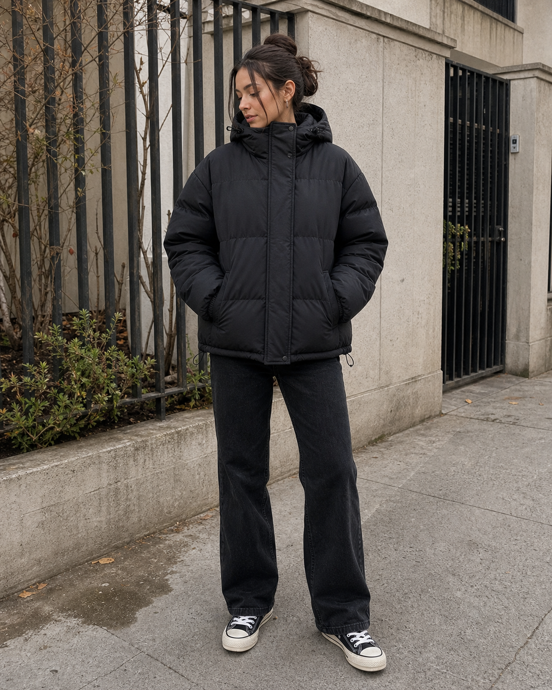 Chaqueta puffer oversize negra unisex, vista frontal completa
