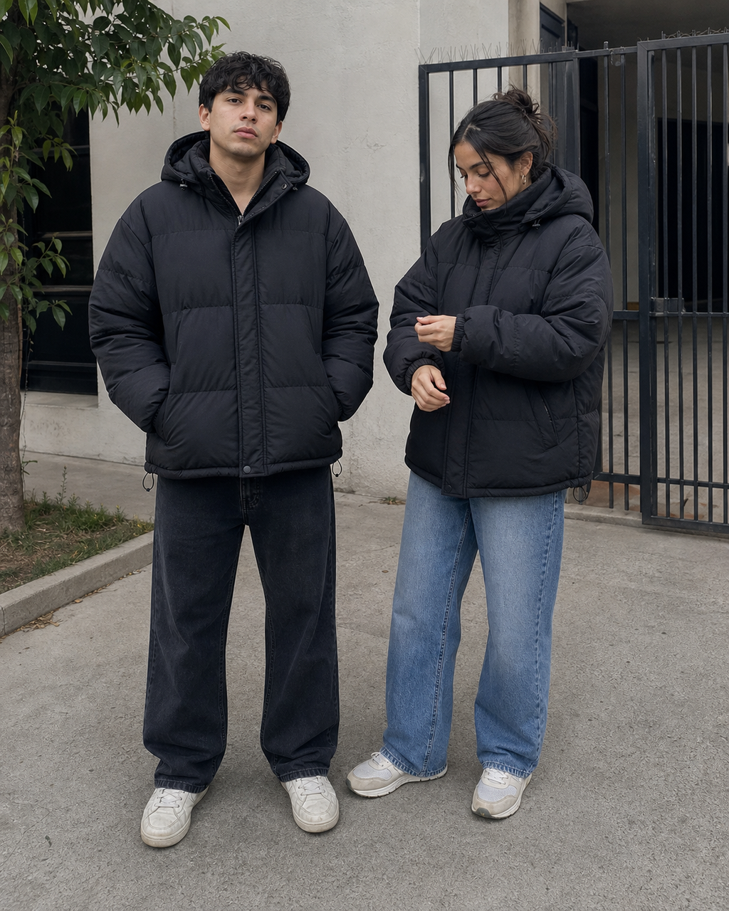 Chaqueta puffer negra unisex, modelo hombre y mujer