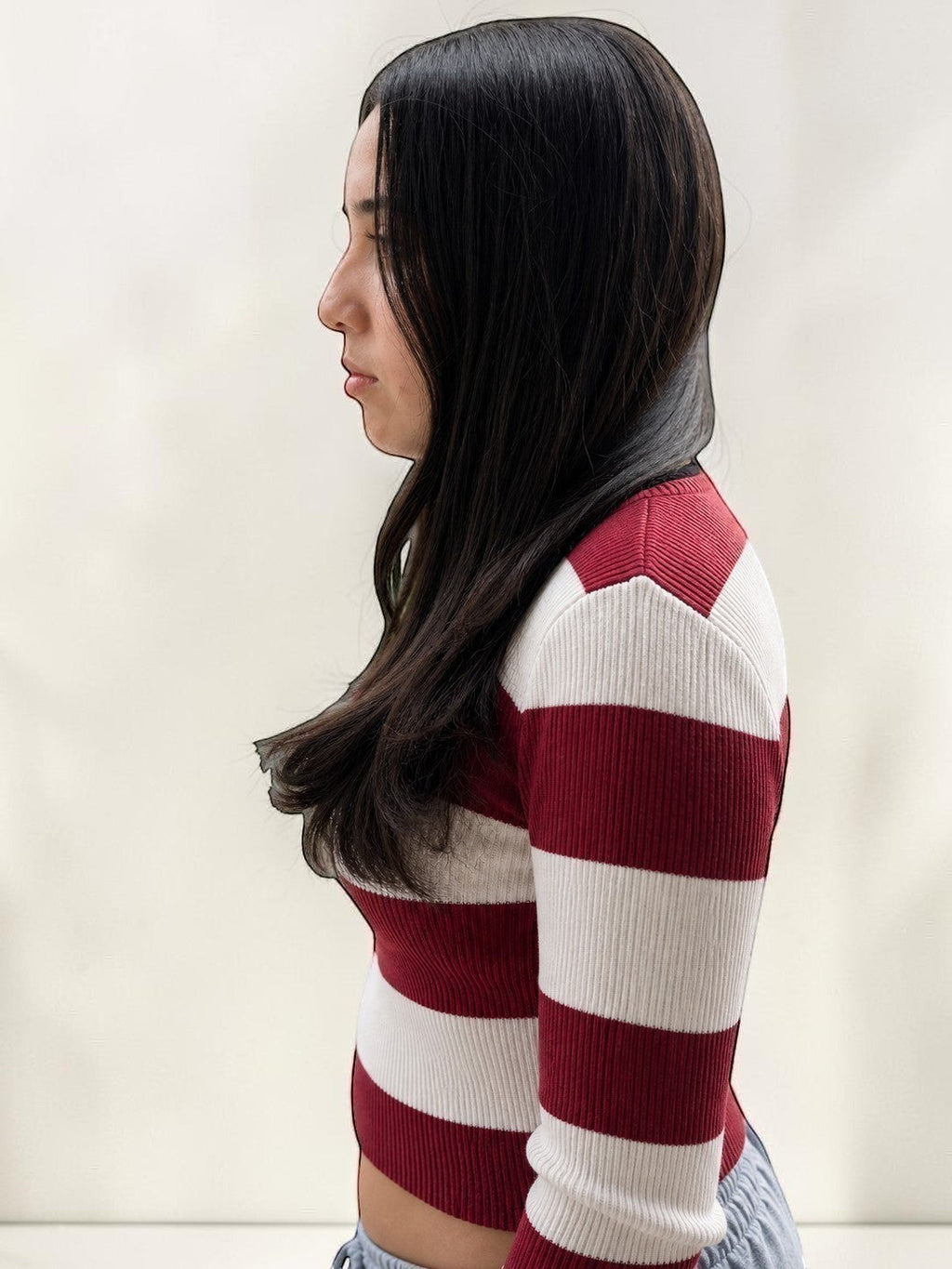 Sweater canalé a rayas rojo y crema, vista de perfil - Cozy Vibes