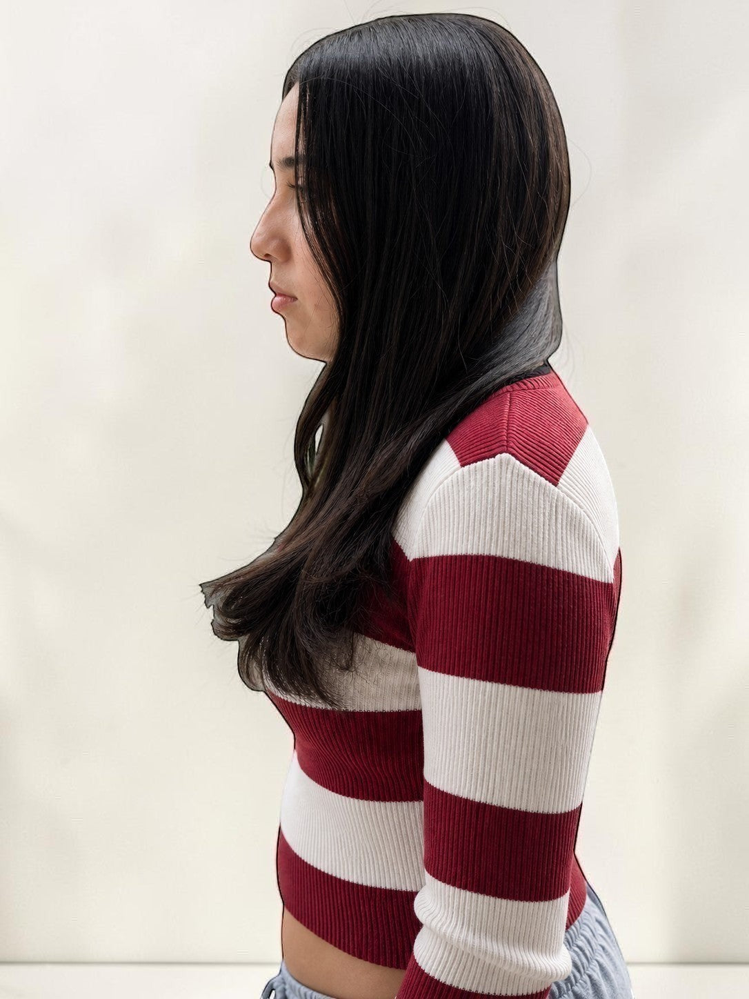 Sweater canalé a rayas rojo y crema, vista de perfil - Cozy Vibes